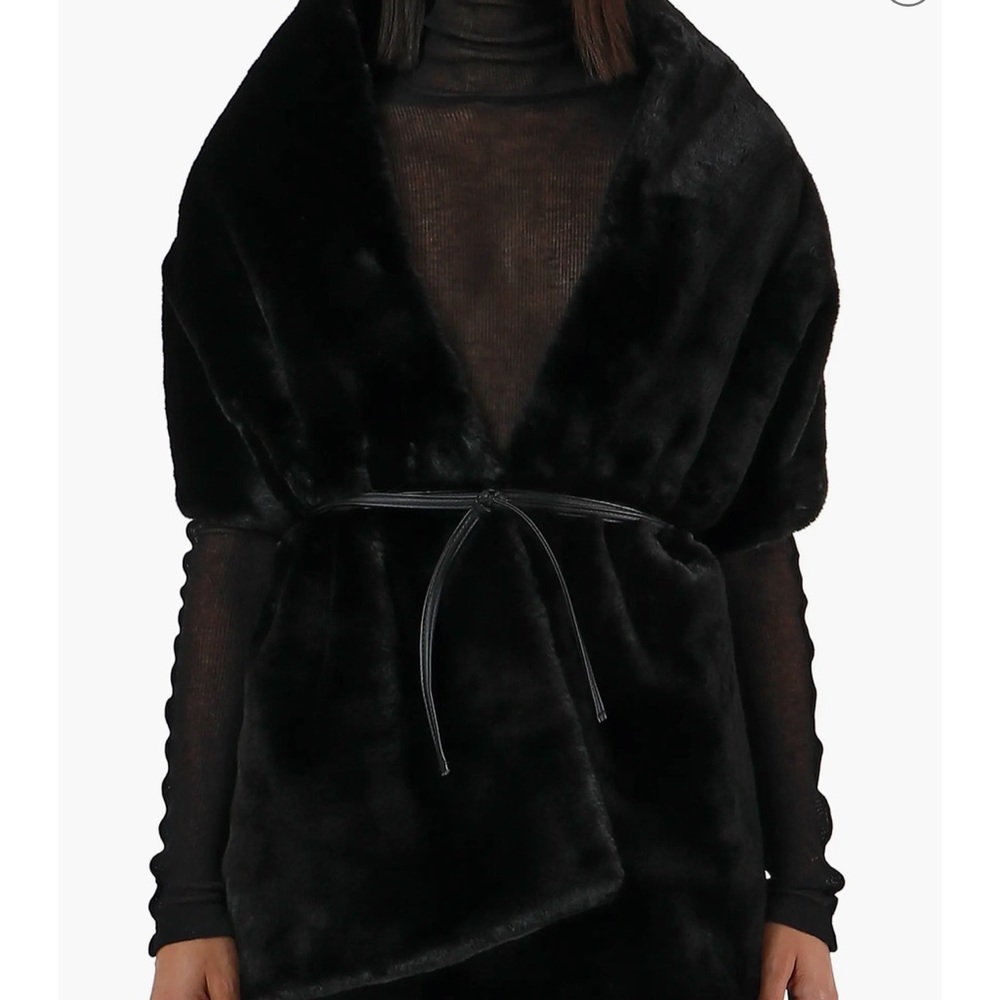 Apparis Aretha Faux Fur Shawl Black